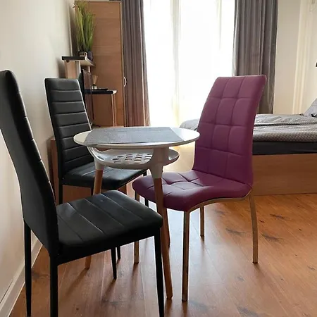 Momi Svety Vlas Panorama Bay II Studio 77 *